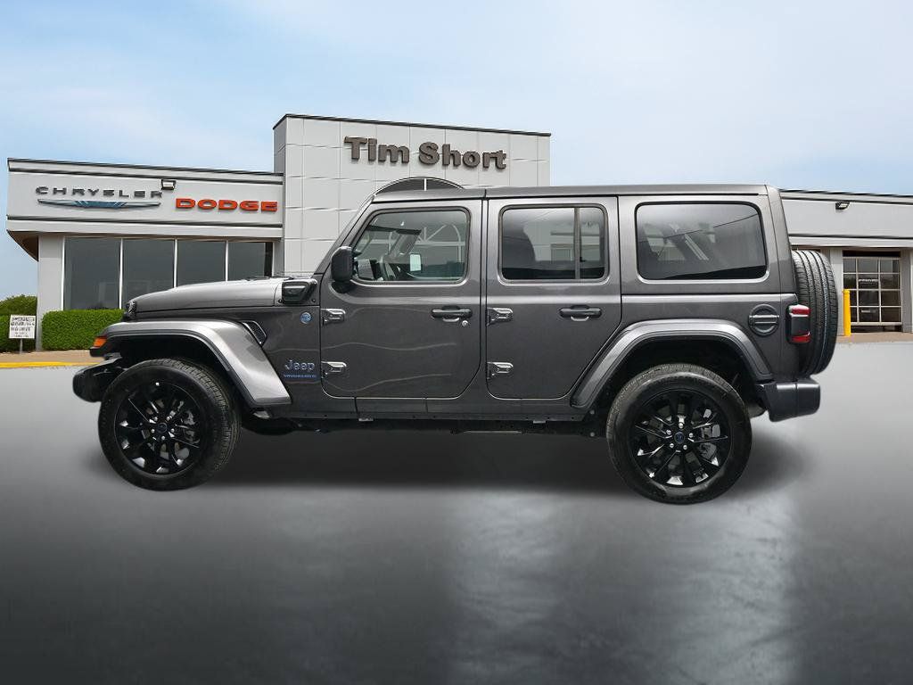 Used 2025 Jeep Wrangler Unlimited Sahara w/ Safety Group AWD/4WD image 2