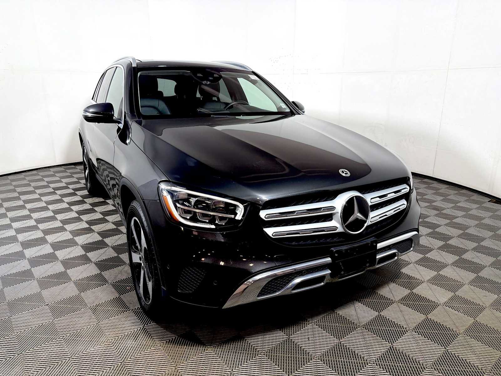 Used 2021 Mercedes-Benz GLC 300 4MATIC image 2