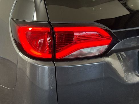 Used 2020 Chrysler Pacifica Touring-L w/ S Appearance Package image 34