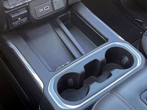 Certified 2022 GMC Sierra 1500 AT4 w/ AT4 Premium Package image 32