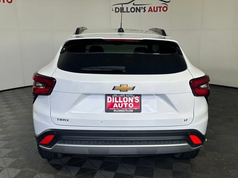 Used 2024 Chevrolet Trax LT w/ Driver Confidence Package FWD image 4