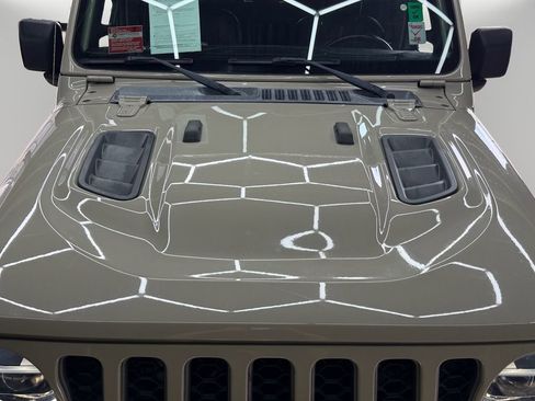 Used 2020 Jeep Gladiator Rubicon AWD/4WD image 29