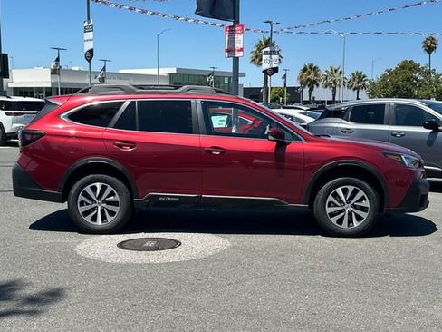 Used 2020 Subaru Outback Premium w/ Popular Package #1 AWD/4WD image 3