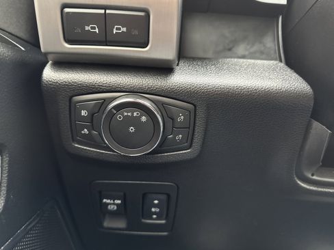 Used 2018 Ford F150 Platinum w/ Equipment Group 701A Luxury image 19