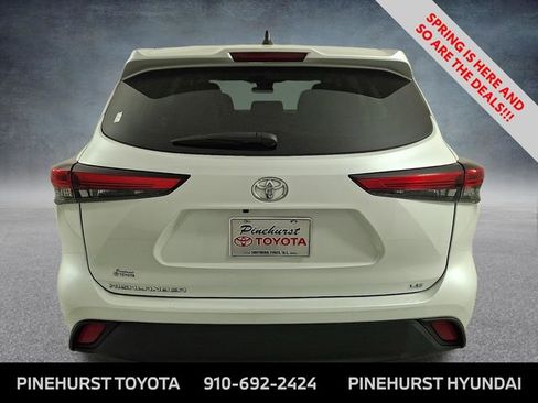 Used 2023 Toyota Highlander LE image 6