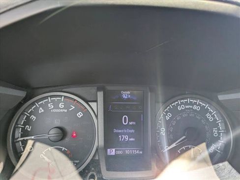 Used 2019 Toyota Tacoma TRD Sport AWD/4WD image 9