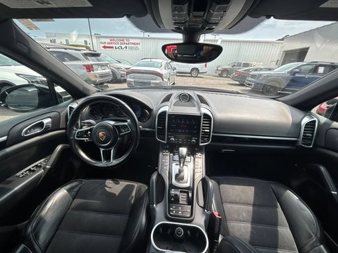Used 2018 Porsche Cayenne Platinum Edition AWD/4WD image 18