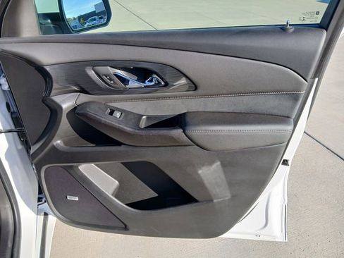 Used 2023 Chevrolet Traverse High Country image 16