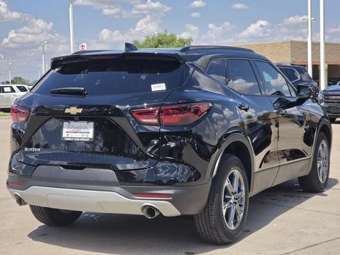 Used 2025 Chevrolet Blazer LT w/ Convenience Package FWD image 4
