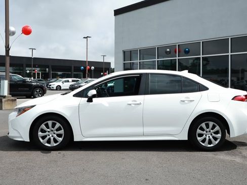 Used 2025 Toyota Corolla LE w/ Convenience Package FWD image 9