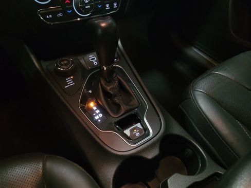 Used 2021 Jeep Cherokee Limited image 26