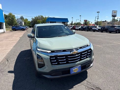 Used 2026 Chevrolet Equinox LT AWD/4WD image 3