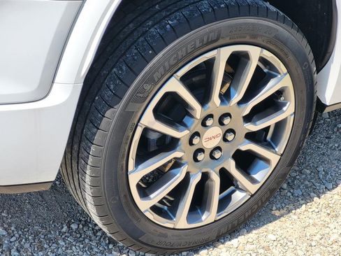 Used 2023 GMC Acadia Denali w/ Trailering Package image 8