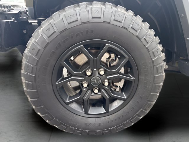 Used 2025 Jeep Gladiator Sport AWD/4WD image 8