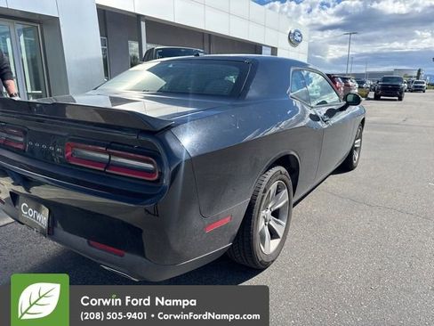 Used 2019 Dodge Challenger SXT image 5