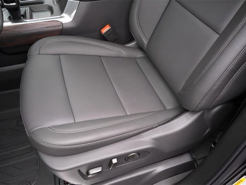 New 2026 GMC Sierra 1500 SLT image 11