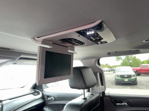 Used 2018 Chevrolet Suburban LT AWD/4WD image 11