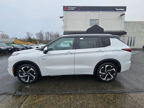 New 2025 Mitsubishi Outlander SEL image 8