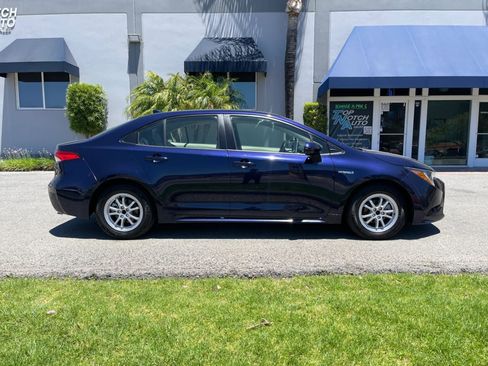 Used 2021 Toyota Corolla LE FWD image 4