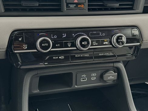 Certified 2025 Honda Pilot Touring image 23