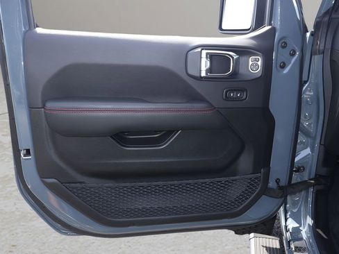 Used 2025 Jeep Wrangler Unlimited Rubicon AWD/4WD image 10