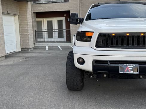 Used 2010 Toyota Tundra 4x4 CrewMax image 10