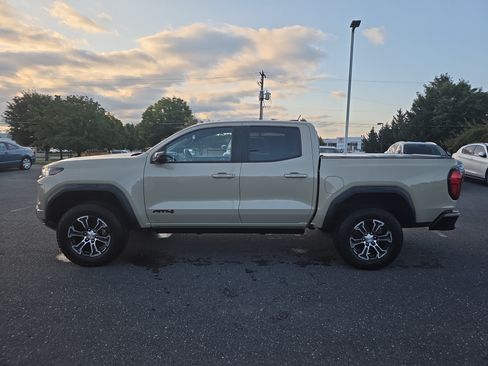 Used 2023 GMC Canyon AT4 w/ AT4 Premium Package AWD/4WD image 11