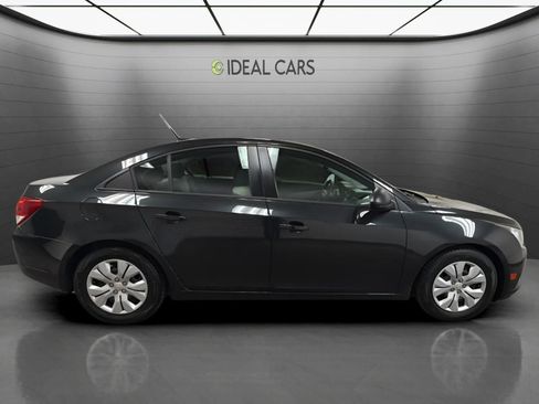 Used 2013 Chevrolet Cruze LS FWD image 4
