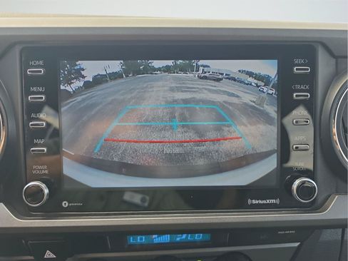 Used 2022 Toyota Tacoma TRD Off-Road w/ Technology Package AWD/4WD image 15
