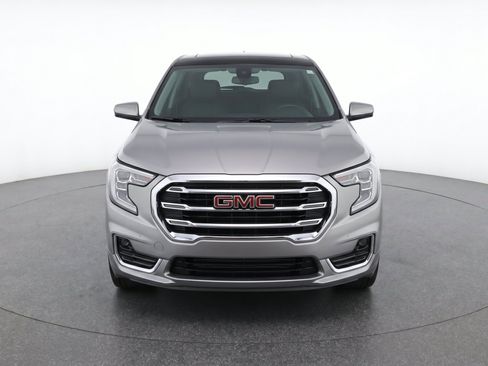Used 2024 GMC Terrain SLE FWD image 2