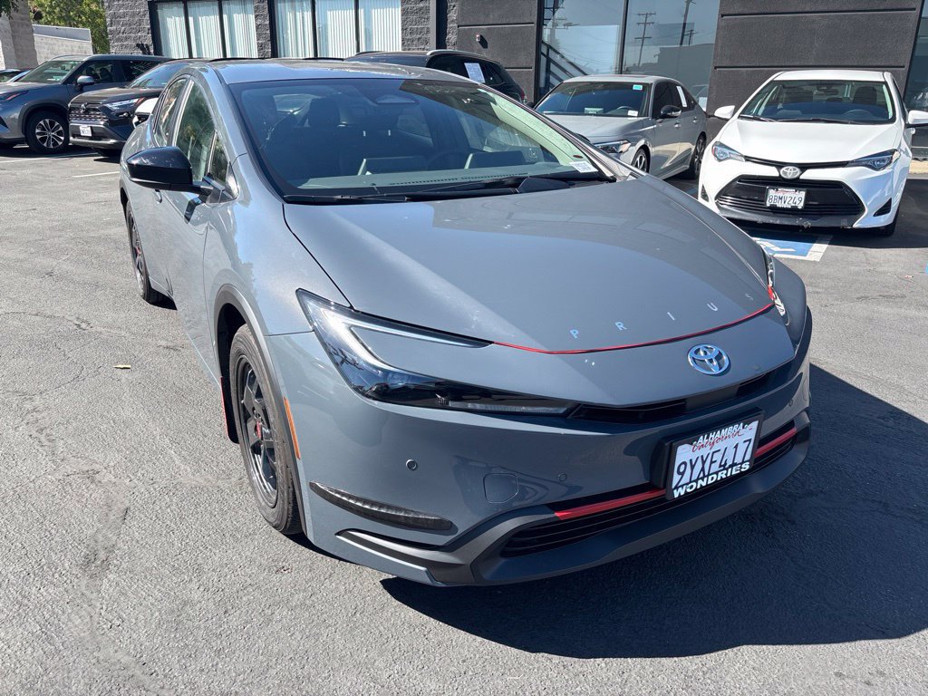Used 2026 Toyota Prius LE FWD image 2