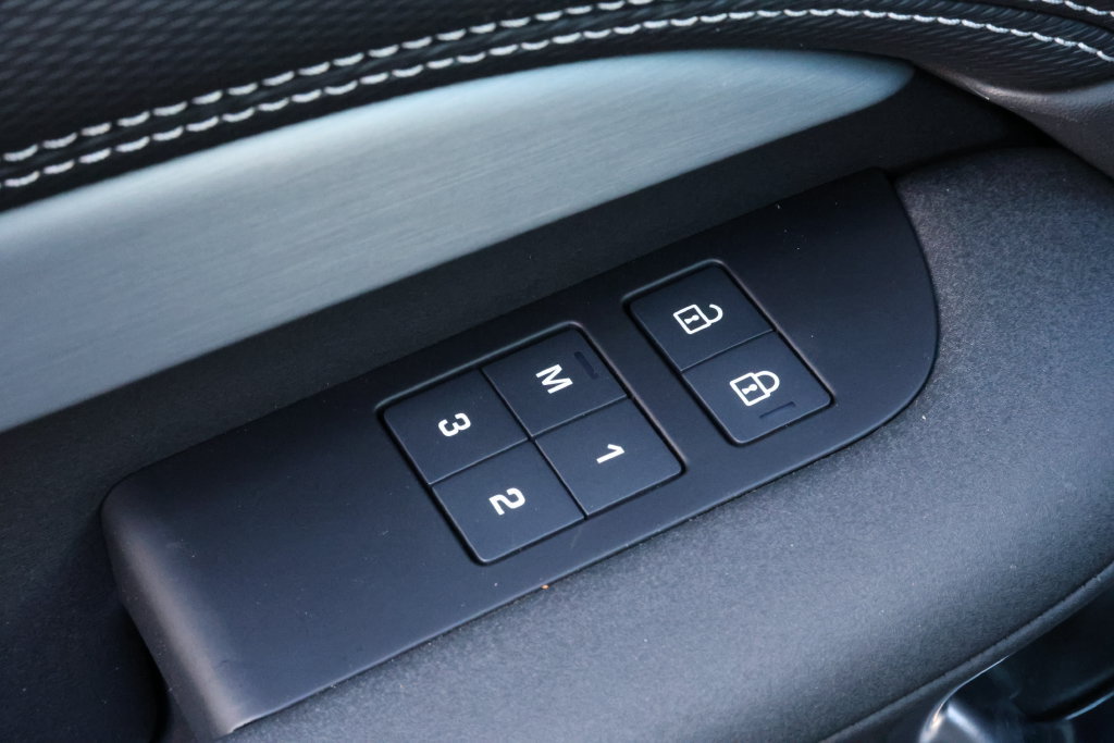 New 2026 Land Rover Discovery Dynamic SE AWD/4WD image 18