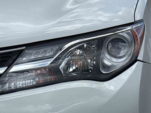 Used 2014 Toyota RAV4 LE AWD/4WD image 10
