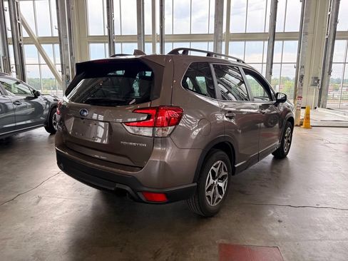 Used 2023 Subaru Forester Premium AWD/4WD image 3