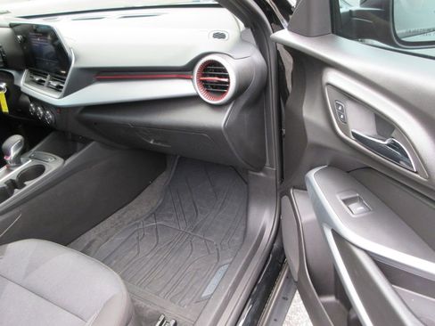 Certified 2025 Chevrolet Trax RS w/ Driver Confidence Package FWD image 19