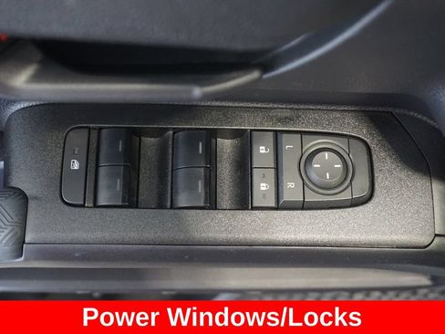 Used 2025 Toyota 4Runner SR5 AWD/4WD image 5