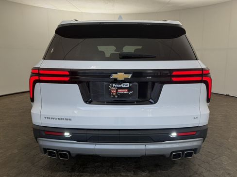 Used 2024 Chevrolet Traverse LT FWD image 6