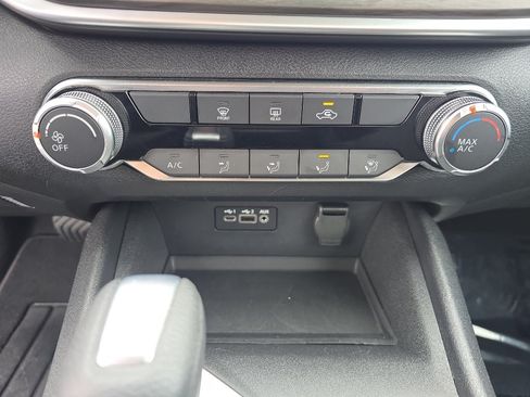 Used 2025 Nissan Altima 2.5 SV FWD image 17