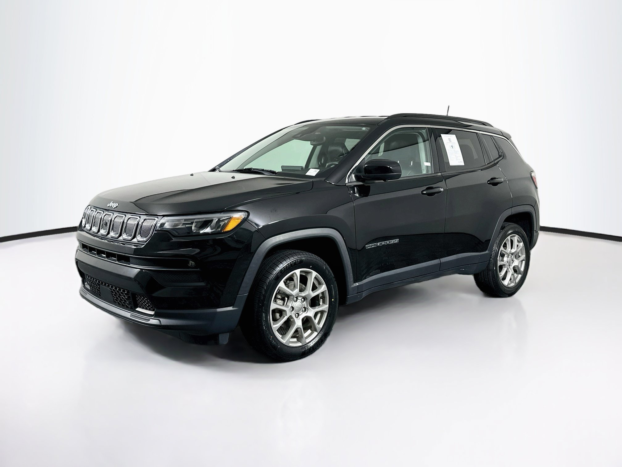 Used 2022 Jeep Compass Latitude AWD/4WD image 3