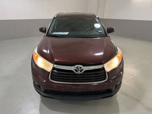 Used 2014 Toyota Highlander XLE AWD/4WD image 2