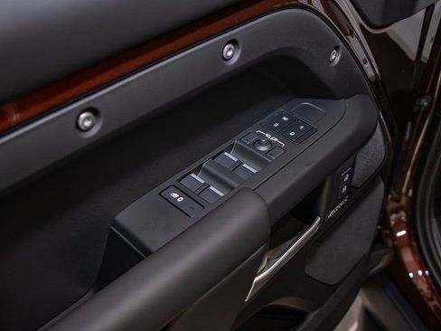 New 2025 Land Rover Defender 130 X-Dynamic SE image 14