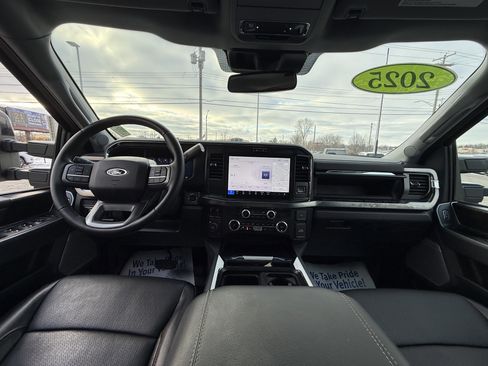 Used 2025 Ford F450 Lariat w/ FX4 Off-Road Package image 17