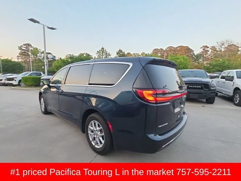 Used 2023 Chrysler Pacifica Touring-L FWD image 7
