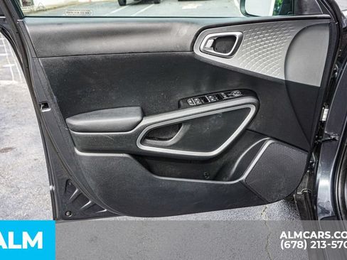Used 2025 Kia Soul LX w/ LX Technology Package FWD image 44