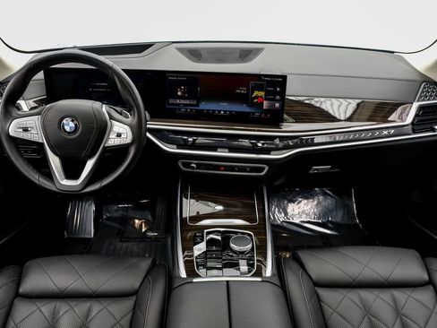 Used 2024 BMW X7 xDrive40i AWD/4WD image 11