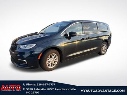 Used 2023 Chrysler Pacifica Touring-L