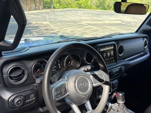 Used 2023 Jeep Wrangler Sahara image 13