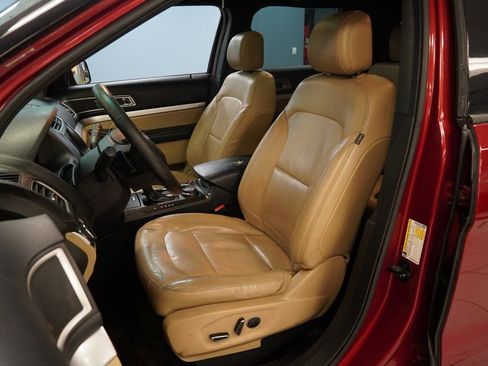 Used 2016 Ford Explorer XLT w/ Equipment Group 202A image 3