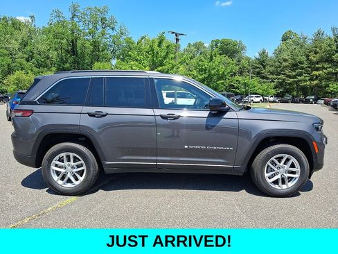 Used 2025 Jeep Grand Cherokee Laredo X w/ Luxury Tech Group I AWD/4WD image 7