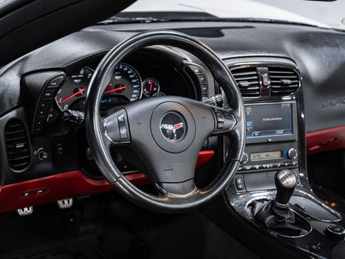 Used 2013 Chevrolet Corvette 427 w/ 1SB Preferred Equipment Group image 19